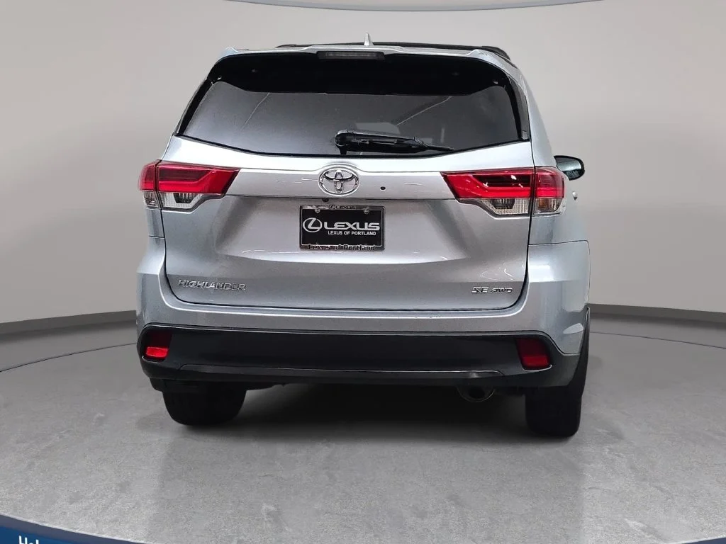 Used 2017 Silver Toyota SE image 7