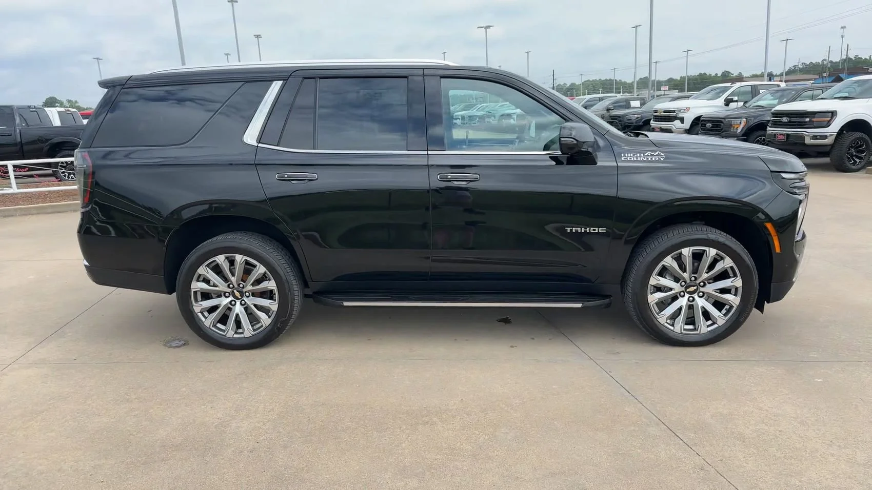 Used 2025 Black Chevrolet High Country image 2