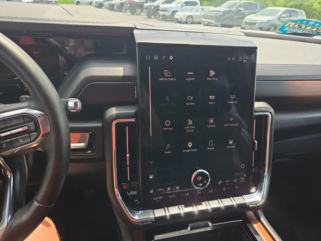 2025 GMC Yukon Denali - Photo 17