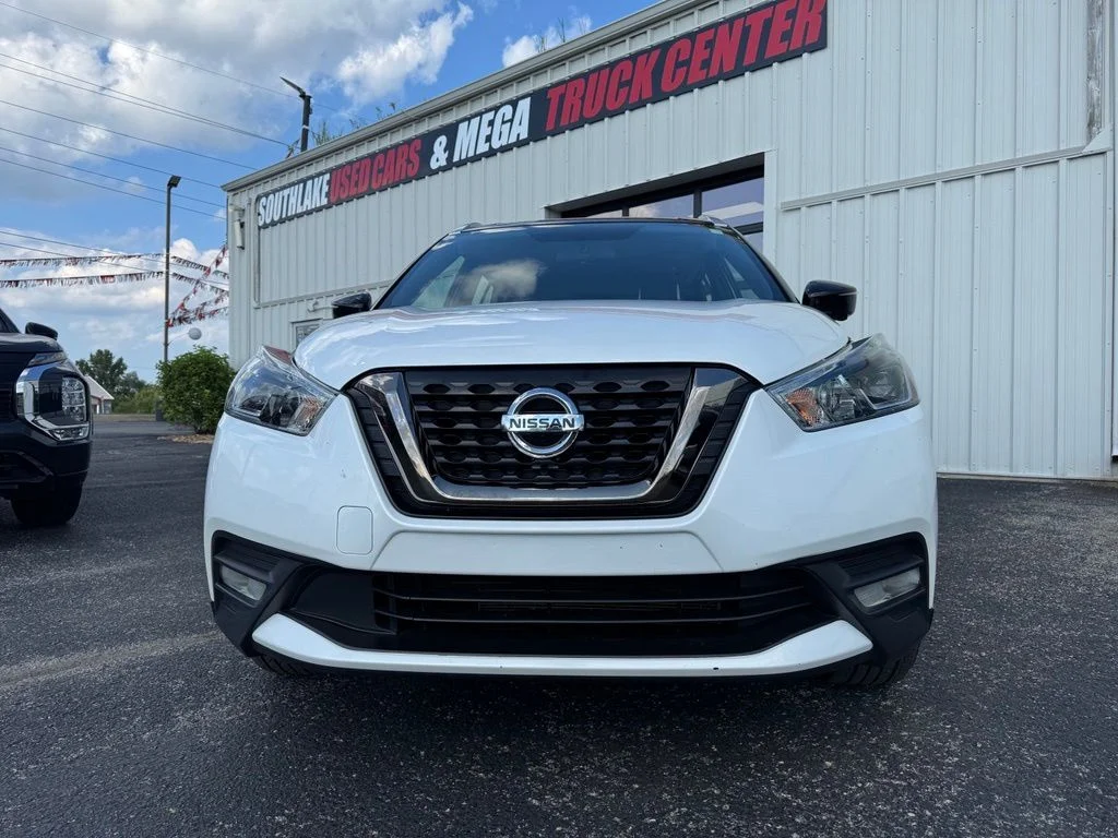 Used 2019 White Nissan SR image 6