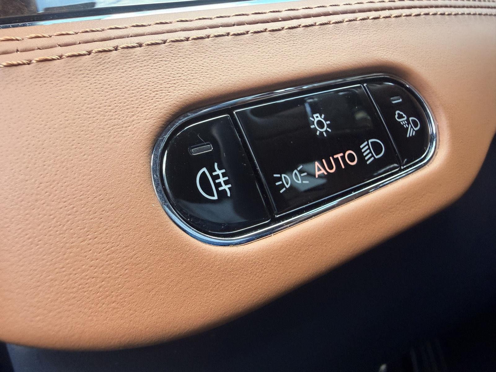Used 2020 Dark Sapphire BENTLEY  image 3