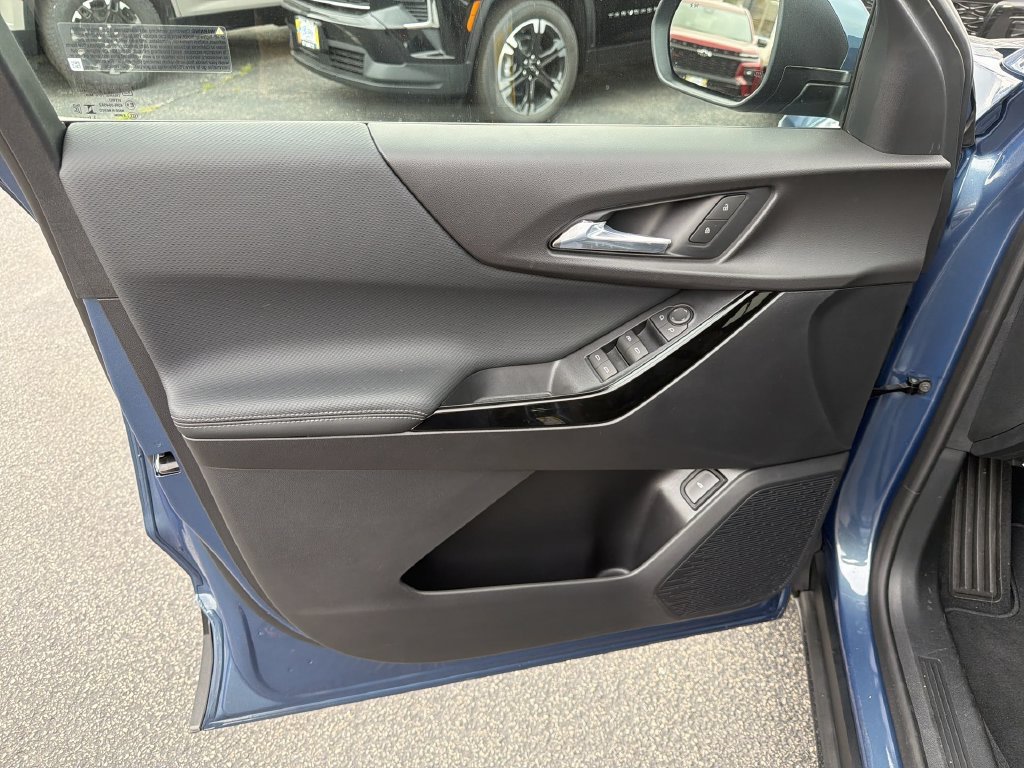 2027 Chevrolet Equinox LT - Photo 11