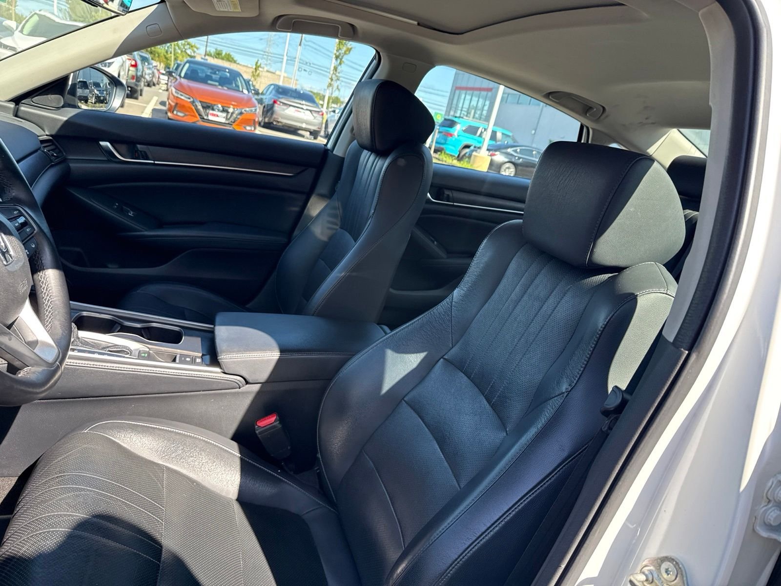 Used 2018 White Honda EX-L image 11