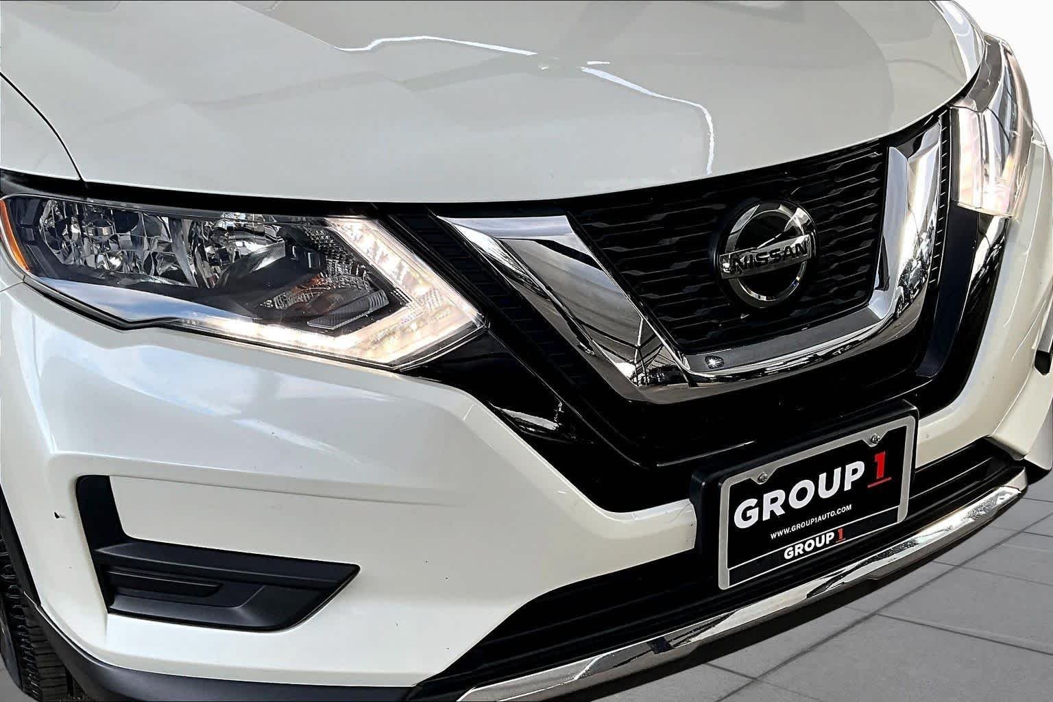 Certified Used 2020 Pearl White Tricoat Nissan SV image 29