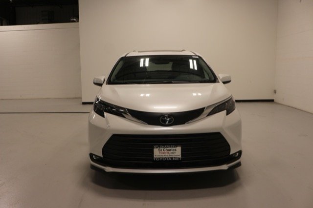 New 2026 Wind Chill Pearl <sup>1</sup> Toyota  XLE image 2