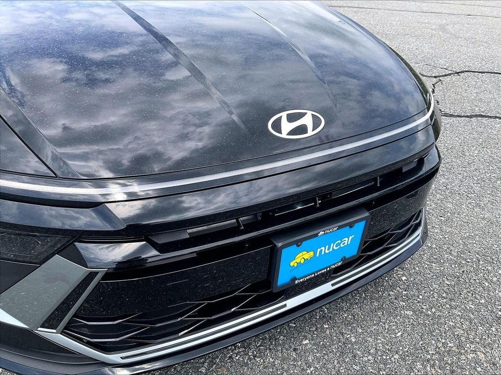 Used 2025 Black Hyundai SE image 30