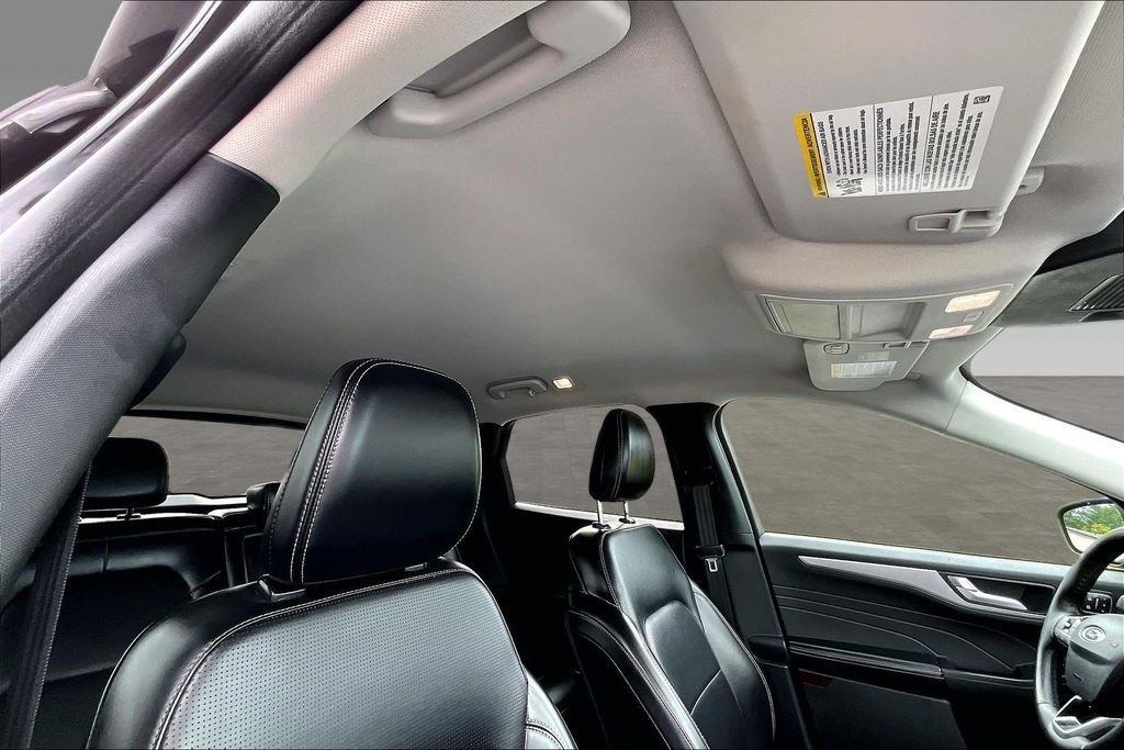 Used 2023 Black Metallic Ford Platinum image 11