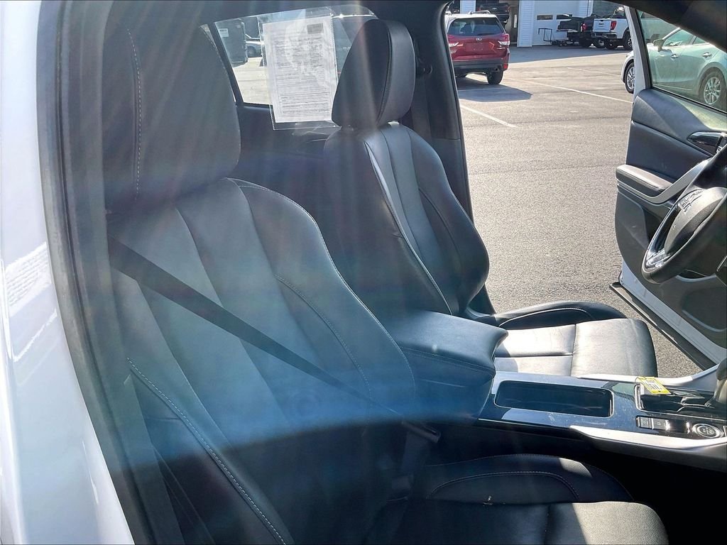 Used 2025 White Mitsubishi SE image 11