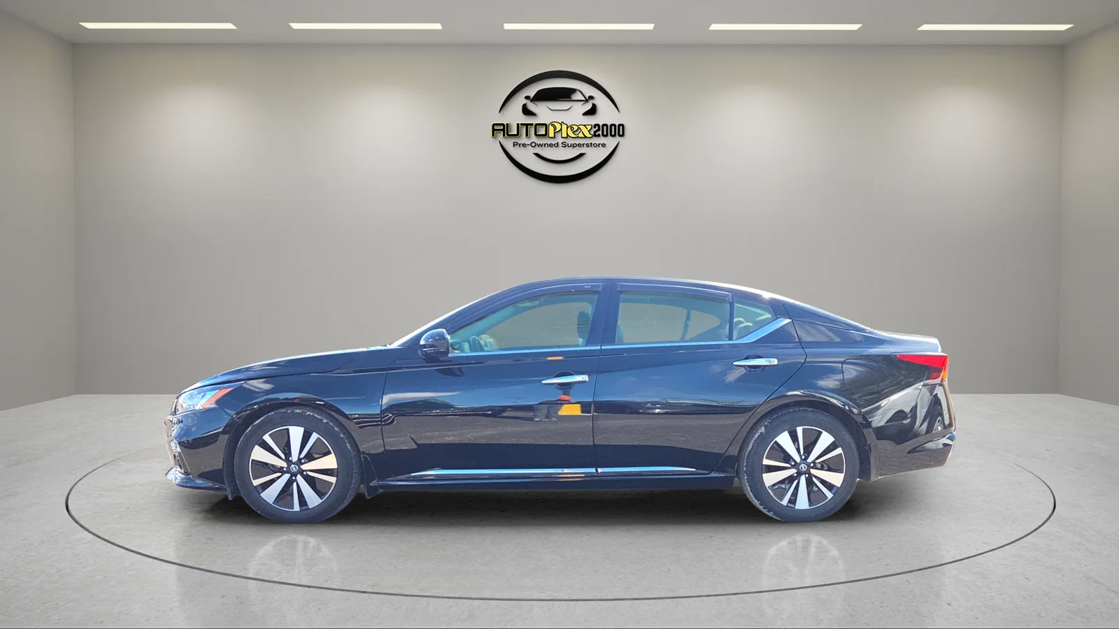 Used 2021 Black Nissan 2.5 SL image 4
