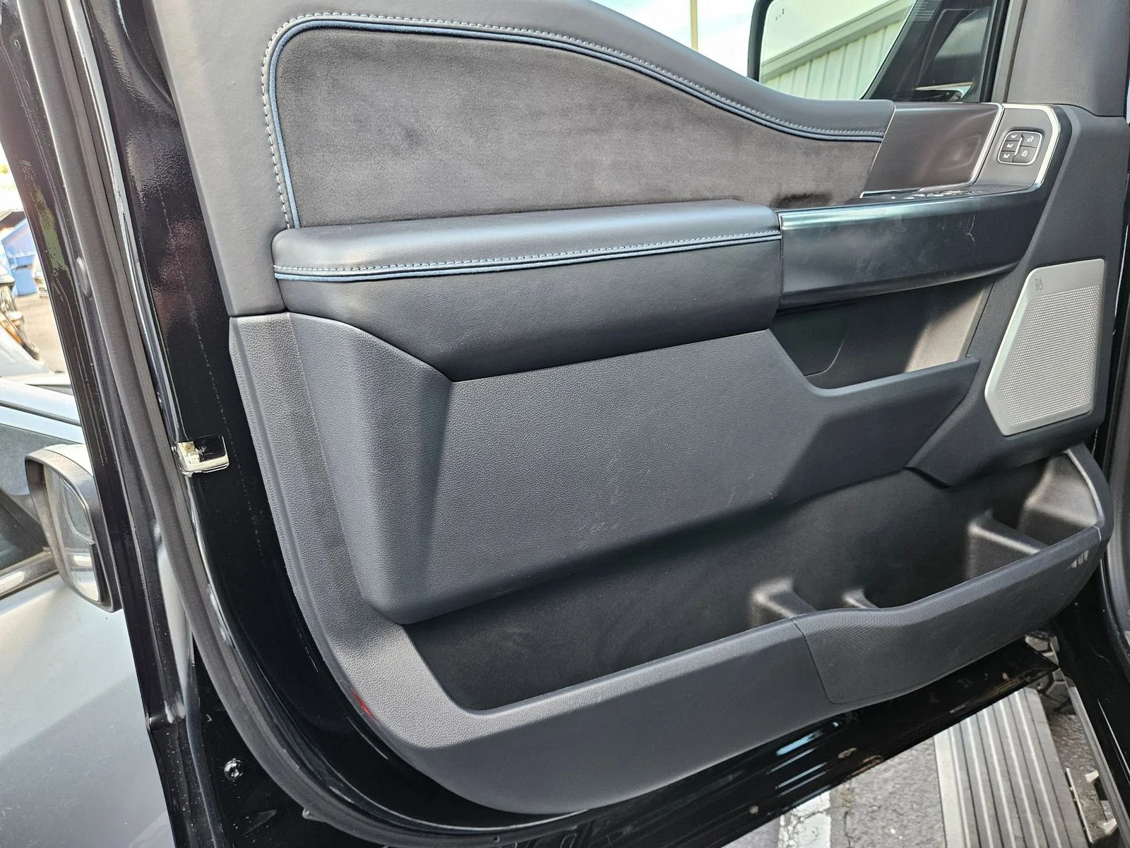 2025 Ford F-150 Platinum - Photo 10