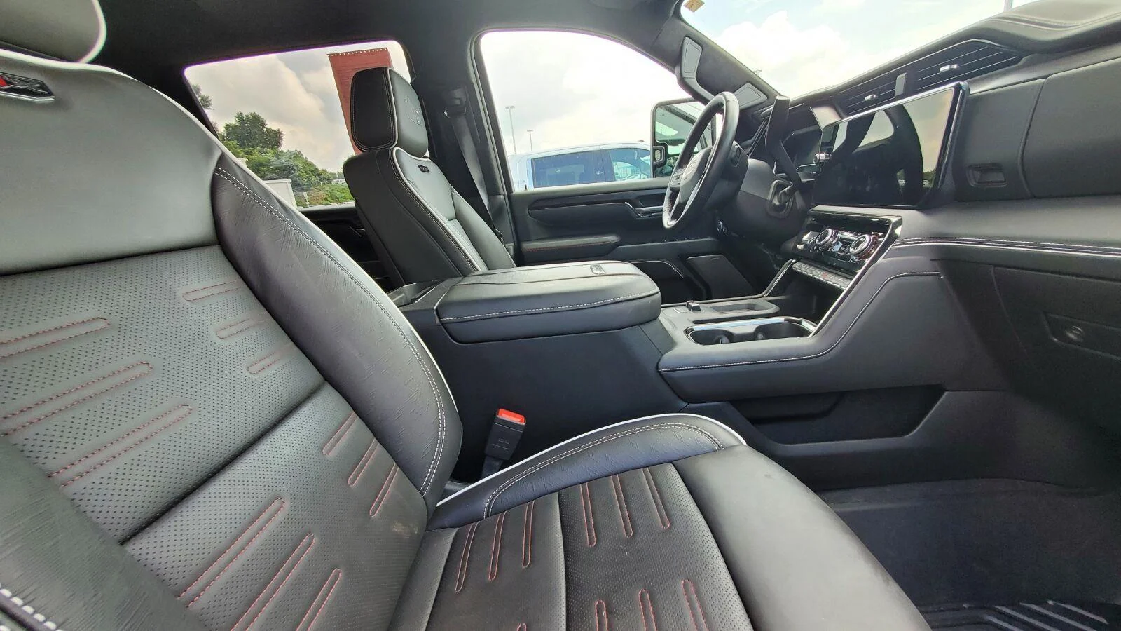 Used 2025 Summit White GMC AT4X image 4