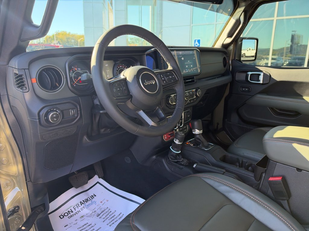 Used 2025 Green Jeep Mojave image 11