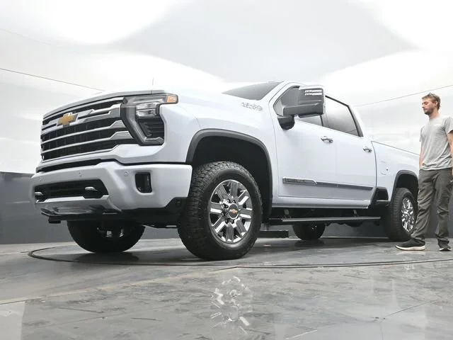 New 2026 Polar White Tricoat Chevrolet High Country image 10