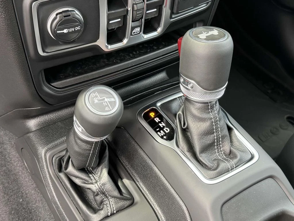 2025 Jeep Wrangler 4-Door Sahara - Photo 22