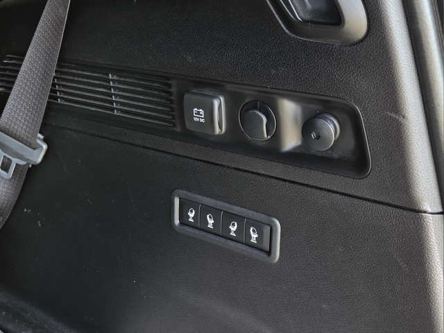 Used 2022 Silver Jeep Series III image 9