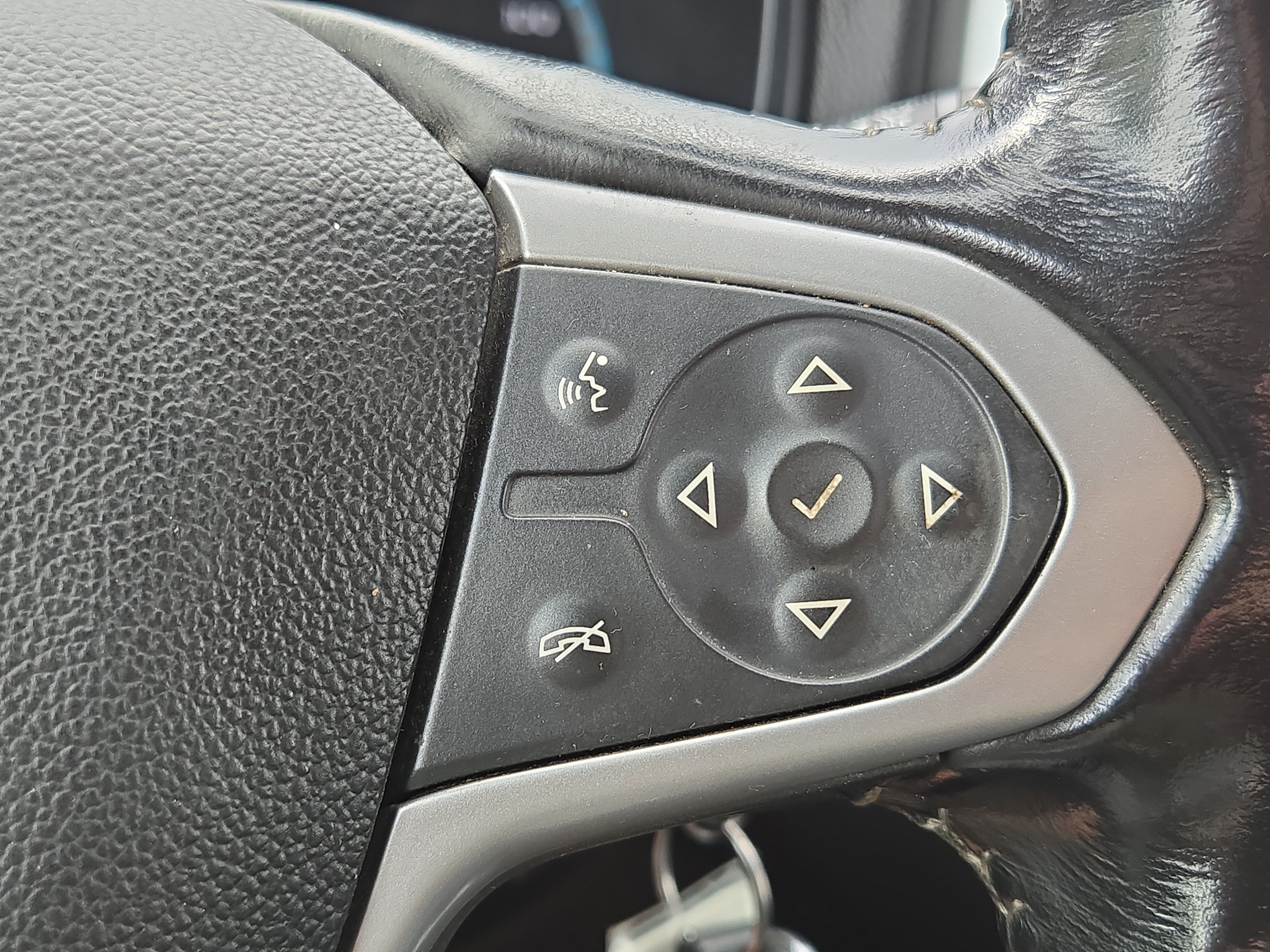 Used 2018 SUMMIT WHITE Chevrolet 4WD ZR2 image 24