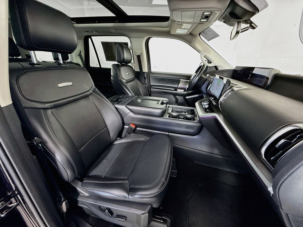 Used 2025 Agate Black Metallic Ford Platinum image 31