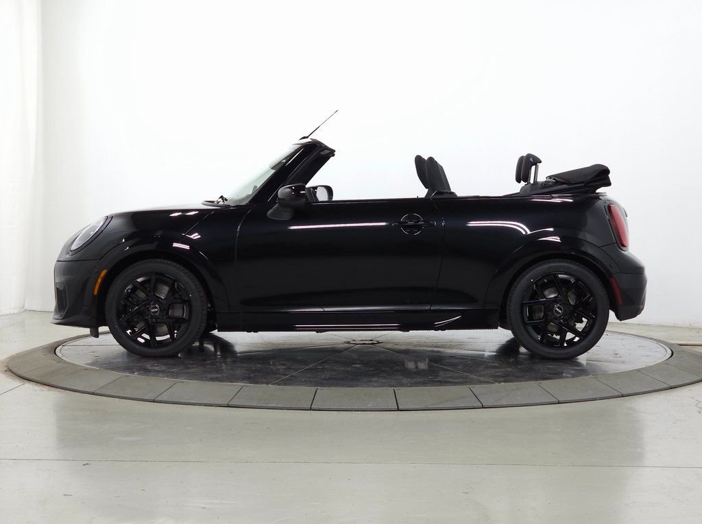 New 2026 Midnight Black MINI Iconic image 4