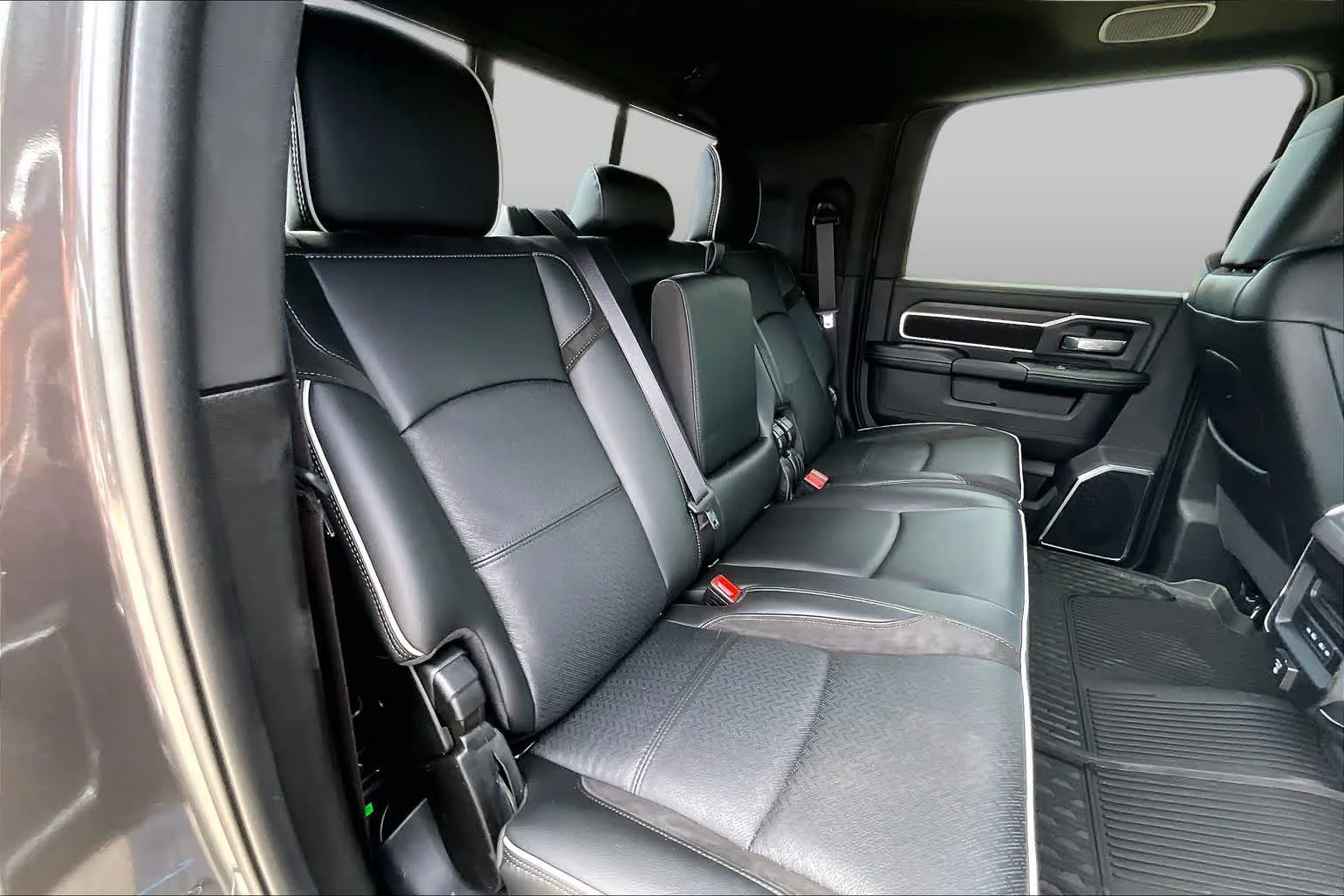 New 2026 Granite Crystal Metallic Clear-Coat Exterior Paint RAM Laramie image 23