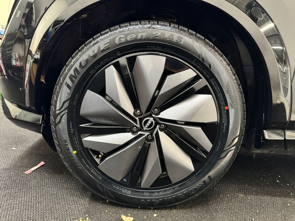 Used 2023 Black Diamond Pearl Nissan ENGAGE image 12