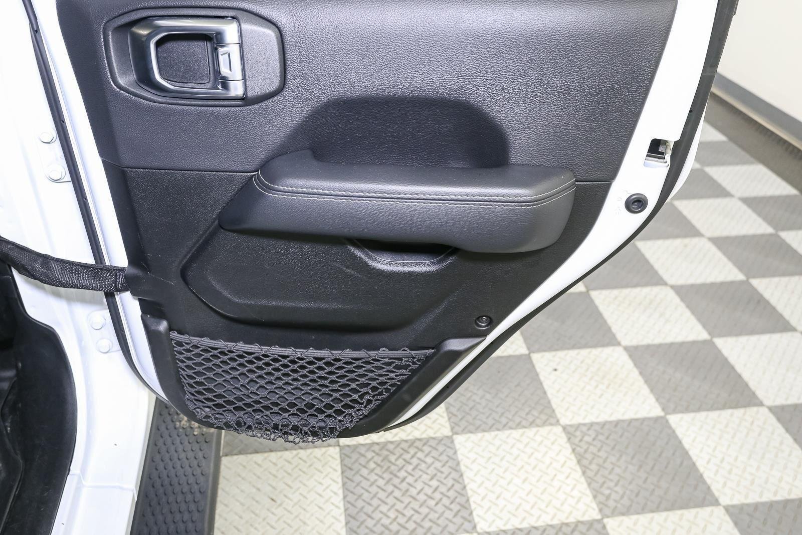 Used 2022 Bright White Clearcoat Jeep Unlimited Sahara image 24