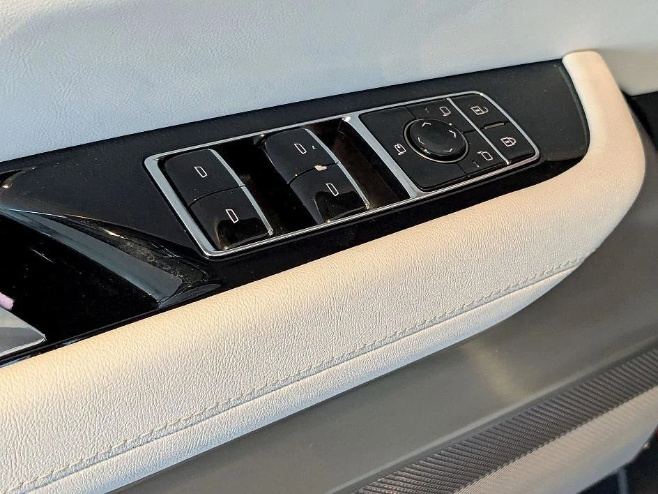 2026 Cadillac VISTIQ Luxury - Photo 12