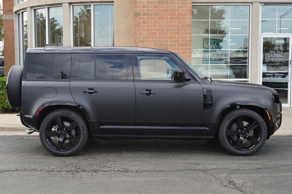 New 2026 Santorini Black Land Rover X-Dynamic SE image 7