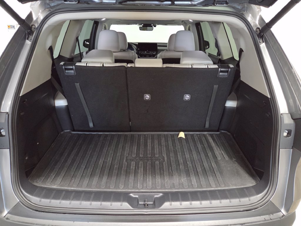 Used 2025  Toyota Limited image 21