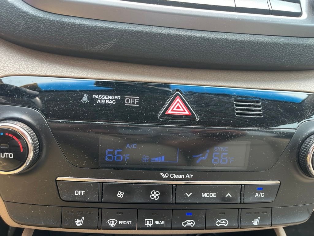 Used 2017 Black Hyundai SE Plus image 18