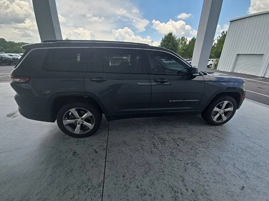 Used 2022 Baltic Gray Metallic Clearcoat Jeep Limited image 14