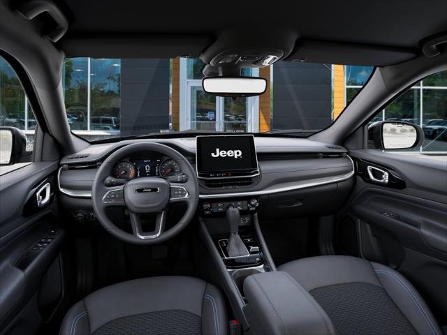 New 2026 Diamond Black Crystal Pearlcoat Jeep Latitude Altitude image 40