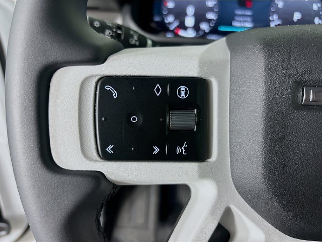 Used 2025 White Land Rover S image 10
