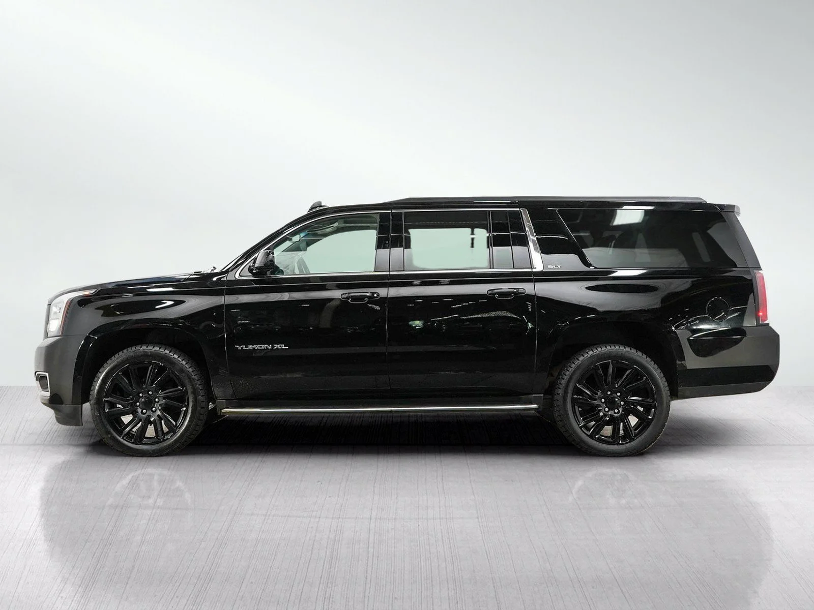 Used 2019 GMC Yukon XL SLT with VIN 1GKS2GKC3KR168009 for sale in Minneapolis, Minnesota