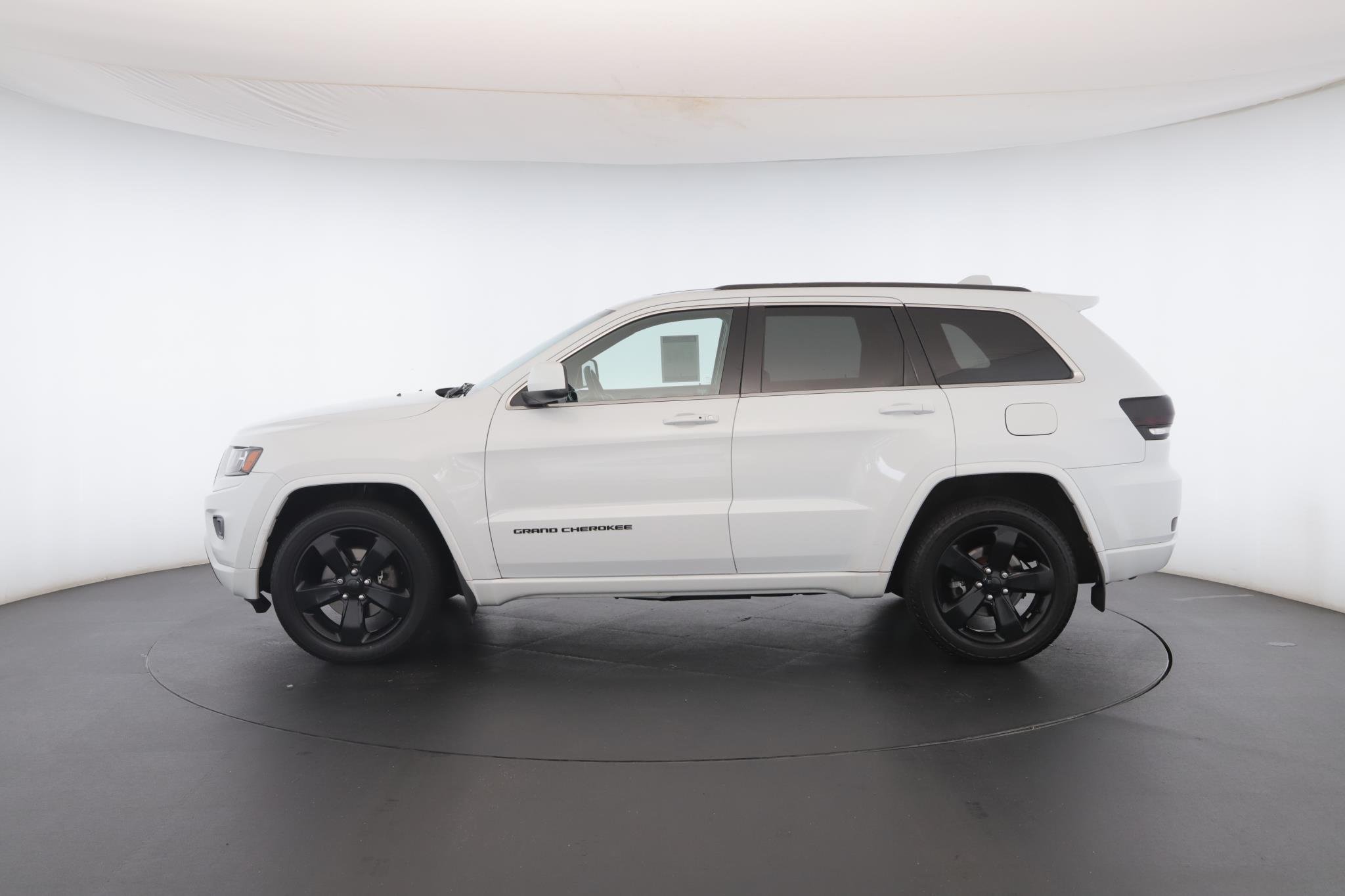 Used 2015 Bright White Clearcoat Jeep Altitude image 20