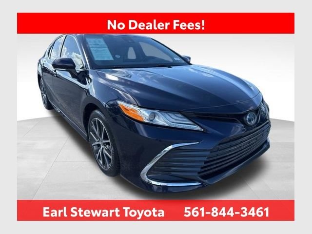2022 Toyota Camry Hybrid XLE
