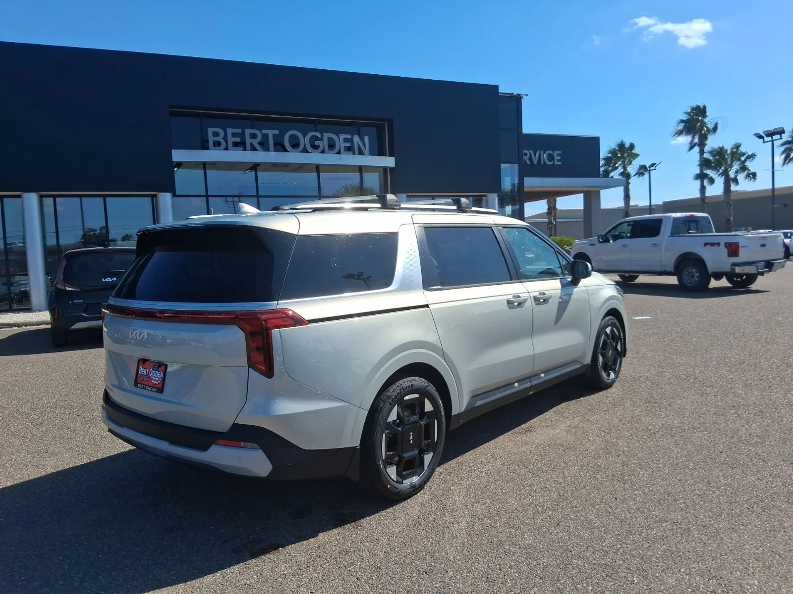 New 2026 White Kia EX image 4