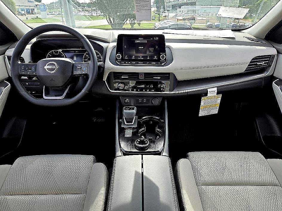 2025 Nissan Rogue SV - Photo 9