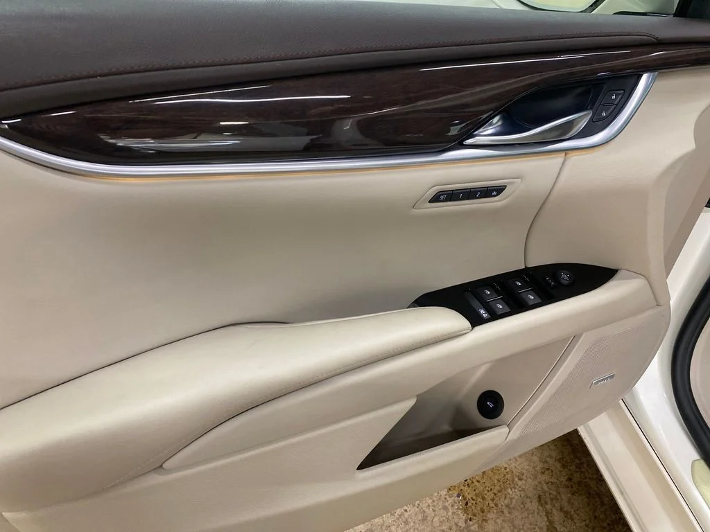 Used 2014 White Cadillac Luxury image 9