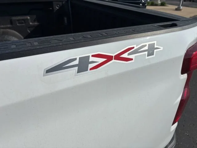 New 2026 Summit White Chevrolet WT image 18