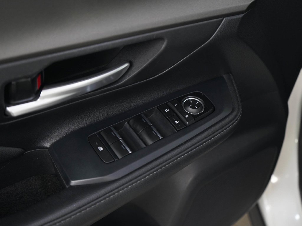 Used 2024 Pearl Toyota Xle image 21