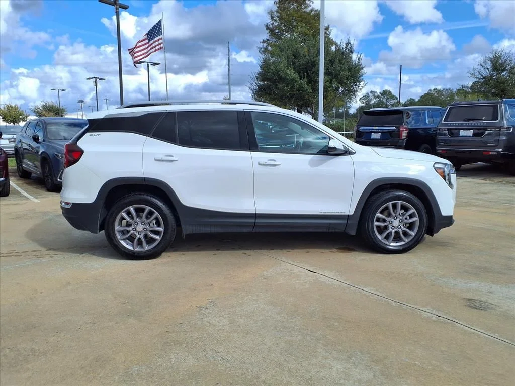 Used 2023 White GMC SLT image 20