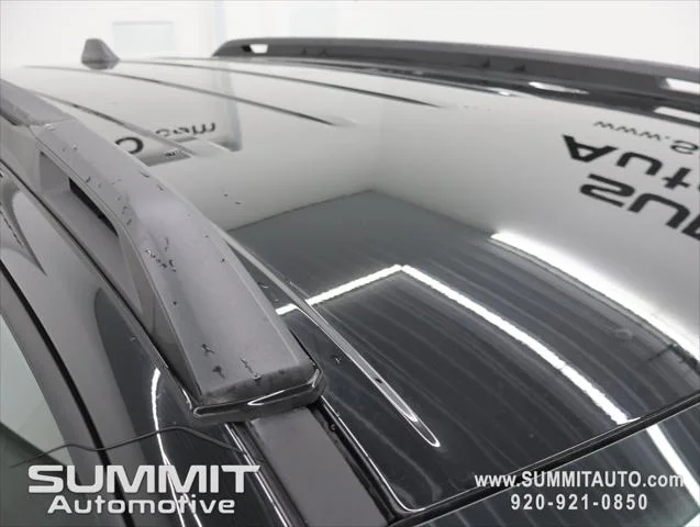 New 2026 Diamond Black Crystal Pearl-Coat Exterior Paint Jeep Limited image 4