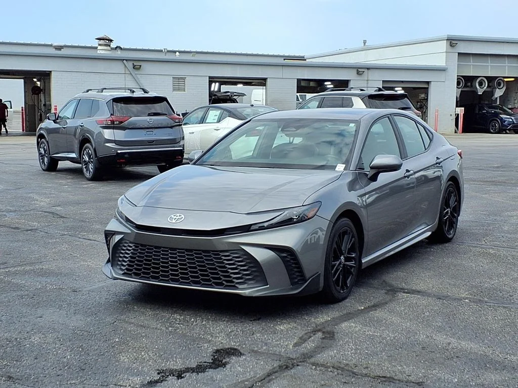 Used 2025 Toyota Camry SE with VIN 4T1DAACK9SU525728 for sale in Kansas City