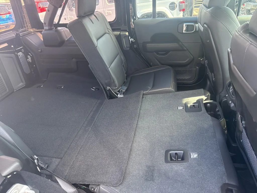 2025 Jeep Wrangler 4-Door Sahara - Photo 44