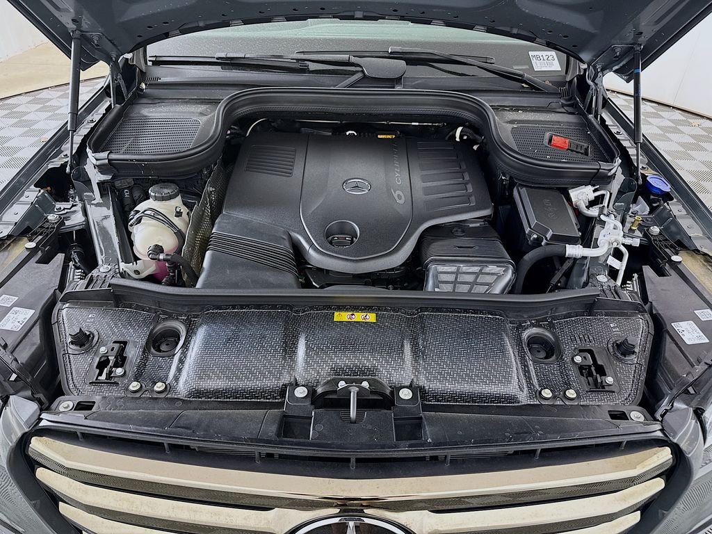 New 2026 MANUFAKTUR Silicon Grey Mercedes-Benz GLS 450 image 33