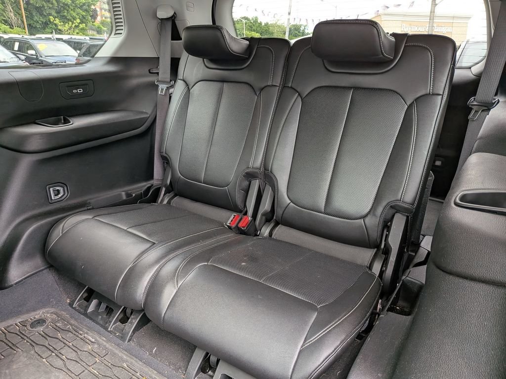 Used 2023 Silver Jeep Limited image 29
