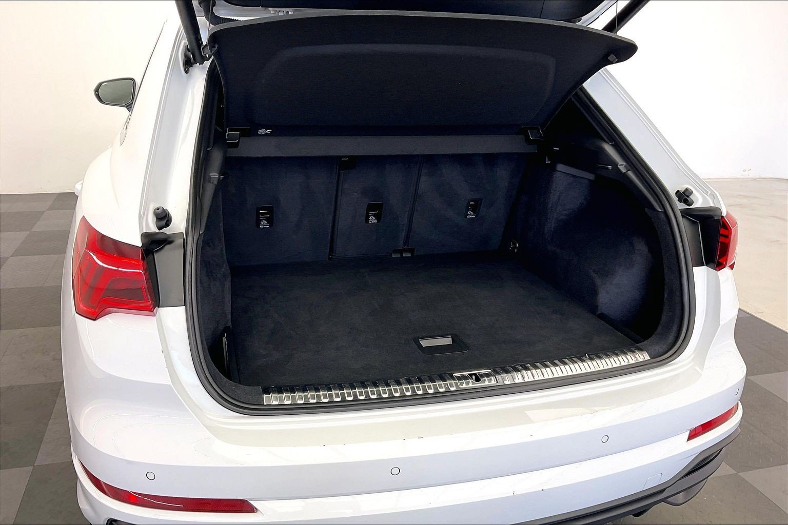 Used 2024 Arkona White Audi S line Premium image 27