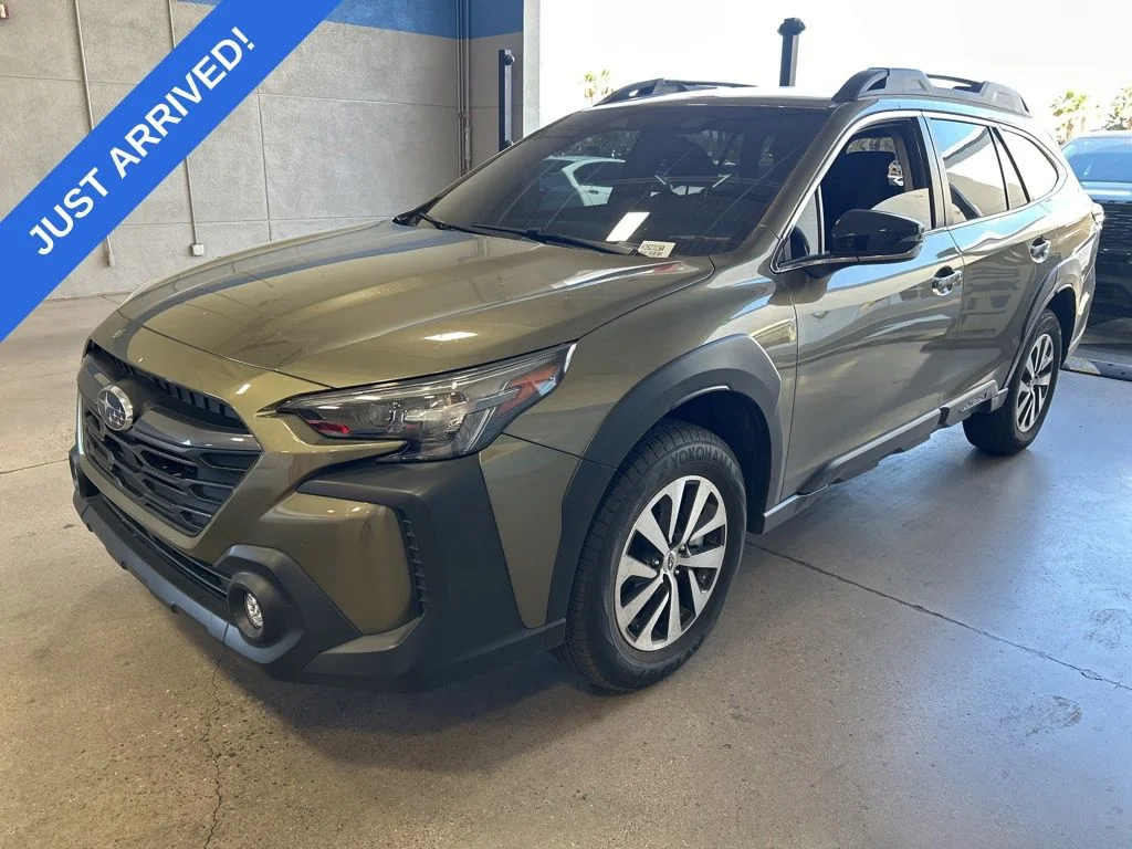 2025 Subaru Outback Premium's photo