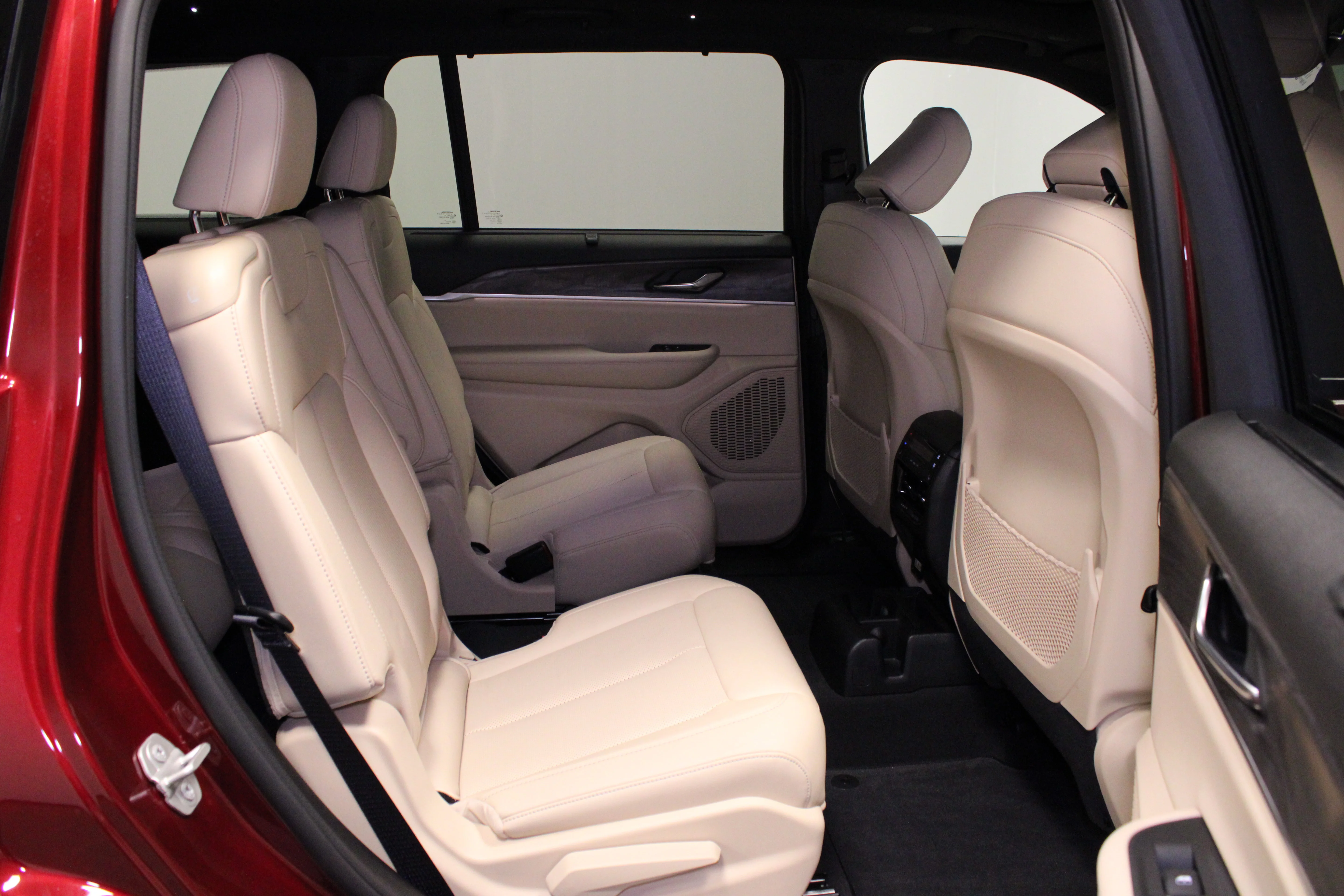 Used 2024 Velvet Red Pearlcoat Jeep Limited image 16