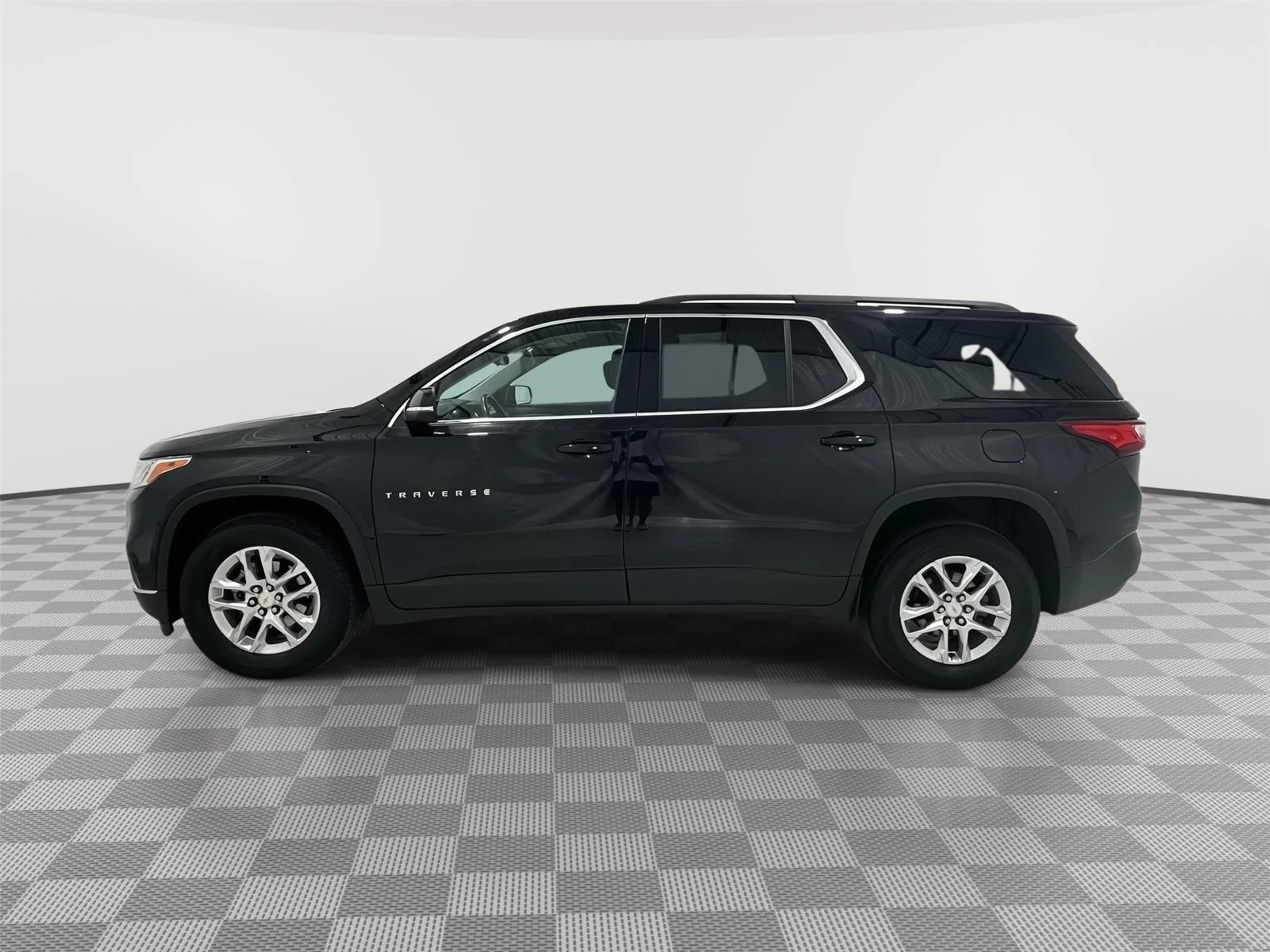 Used 2021 Chevrolet Traverse 1LT with VIN 1GNEVGKW7MJ229865 for sale in Alexandria, Minnesota